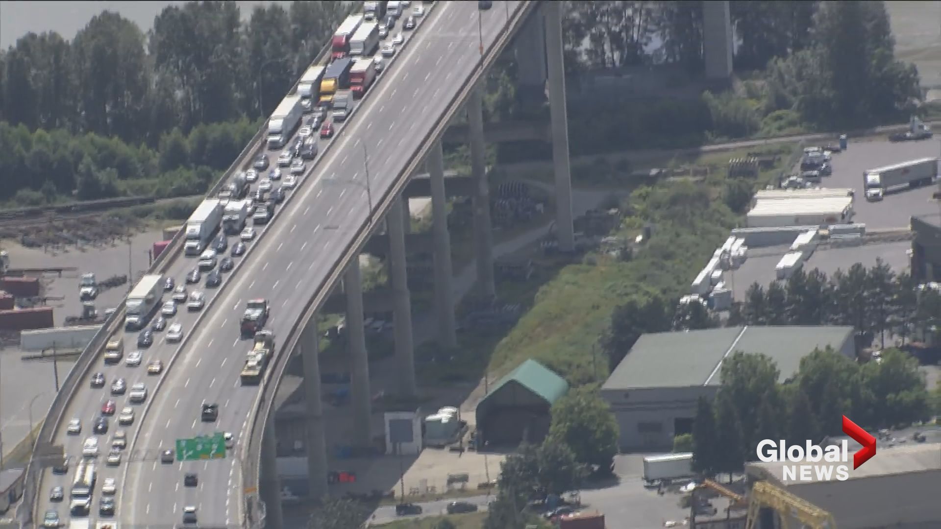Heavy traffic on Alex Fraser Bridge after driver attacked by passenger