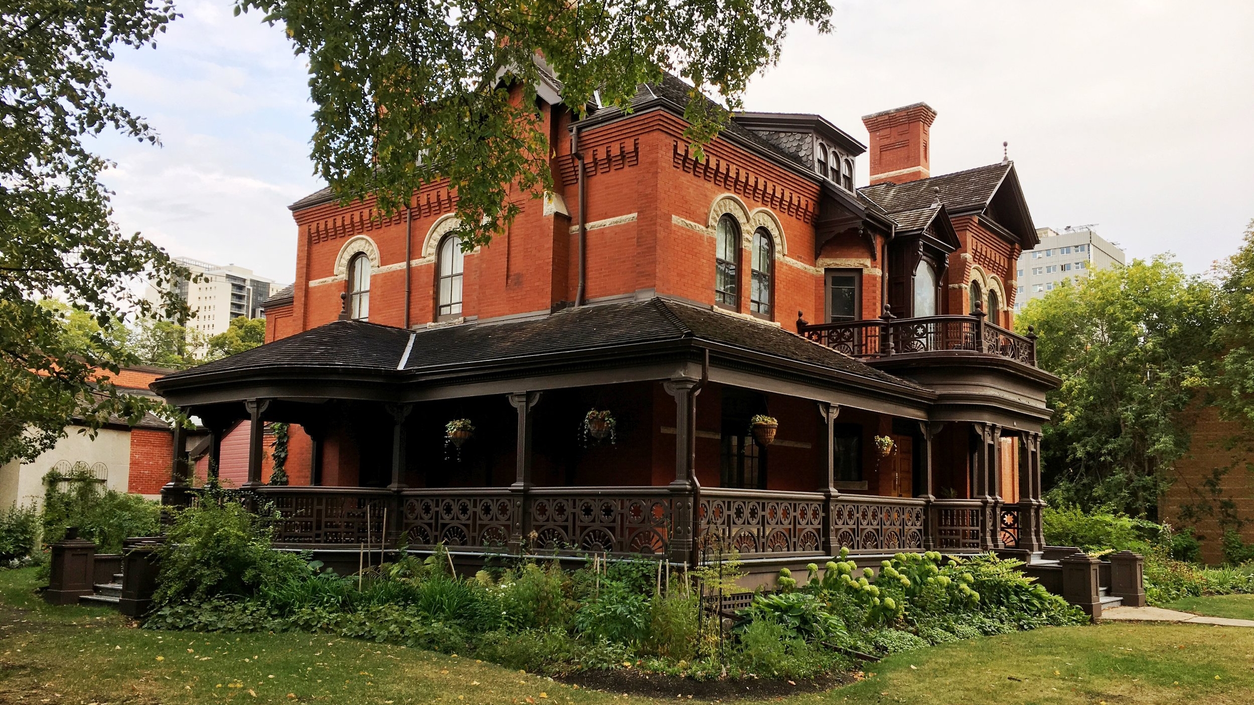 Local Author Spends Night In Haunted House For Some Spooky Inspiration Watch News Videos Online Local Author Spends Night In Haunted House For Some Spooky Inspiration Watch News Videos Online