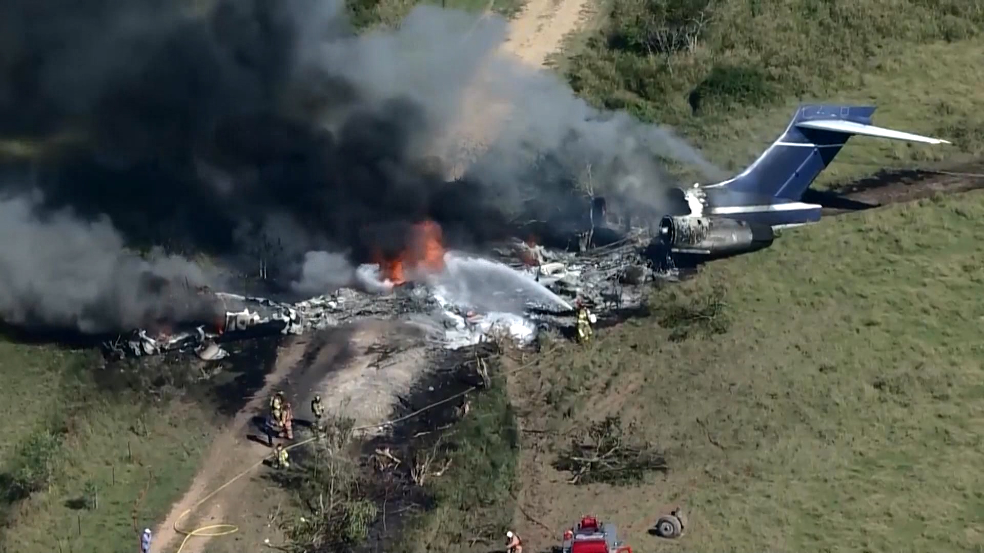 All passengers survive after Texas plane crashes into field